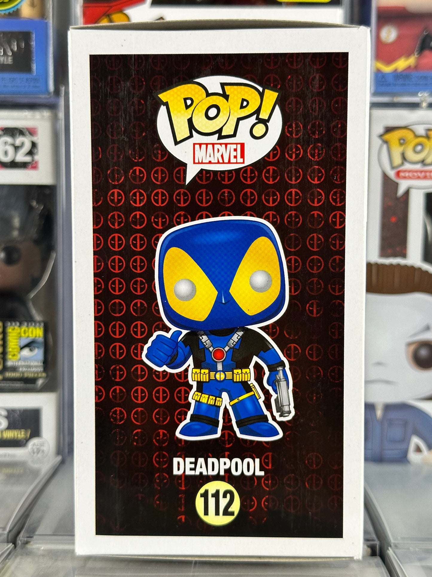 Marvel Deadpool - Deadpool (Azul) (112) Exclusivo FYE abovedado