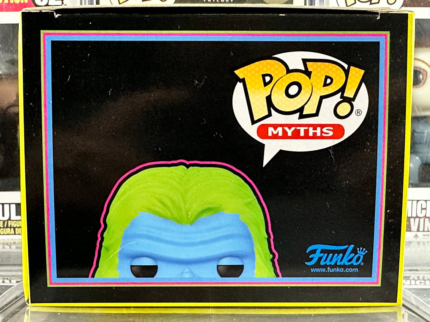 Mitos del pop - Bigfoot (Blacklight) (28) Exclusivo de Funko HQ