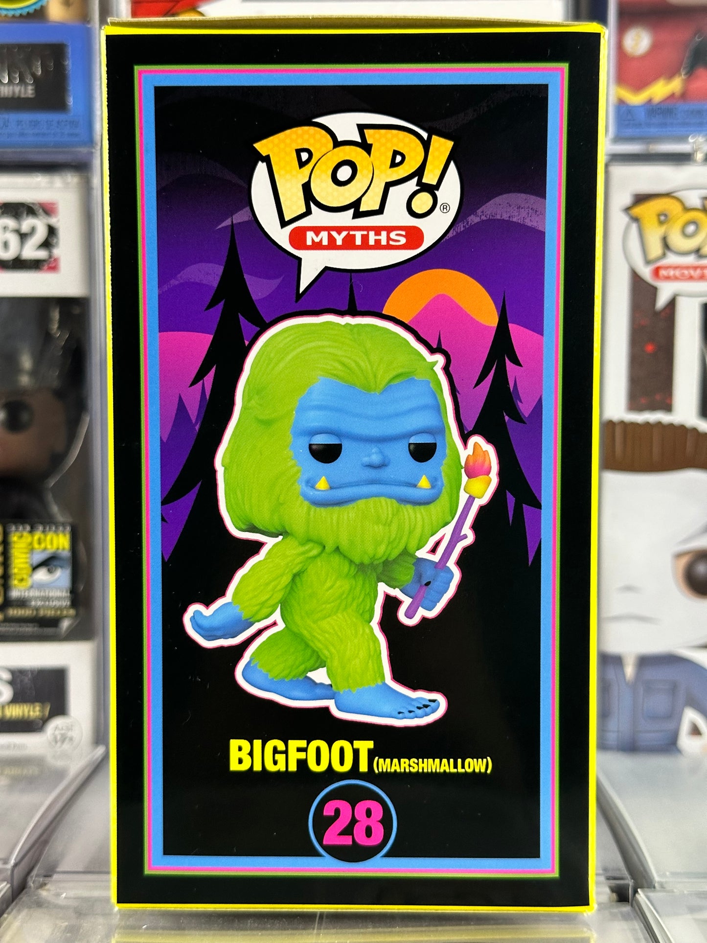 Mitos del pop - Bigfoot (Blacklight) (28) Exclusivo de Funko HQ