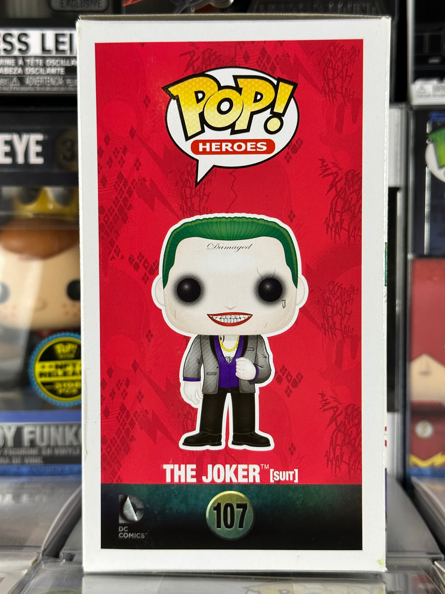 DC Suicide Squad - The Joker (Traje) (107) Exclusivo de Walmart abovedado