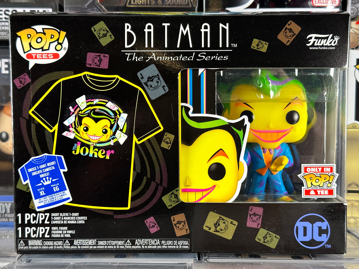 DC BtAS - Joker con naipes Pop y XL Tee Box Set (traje azul) (luz negra) (370)