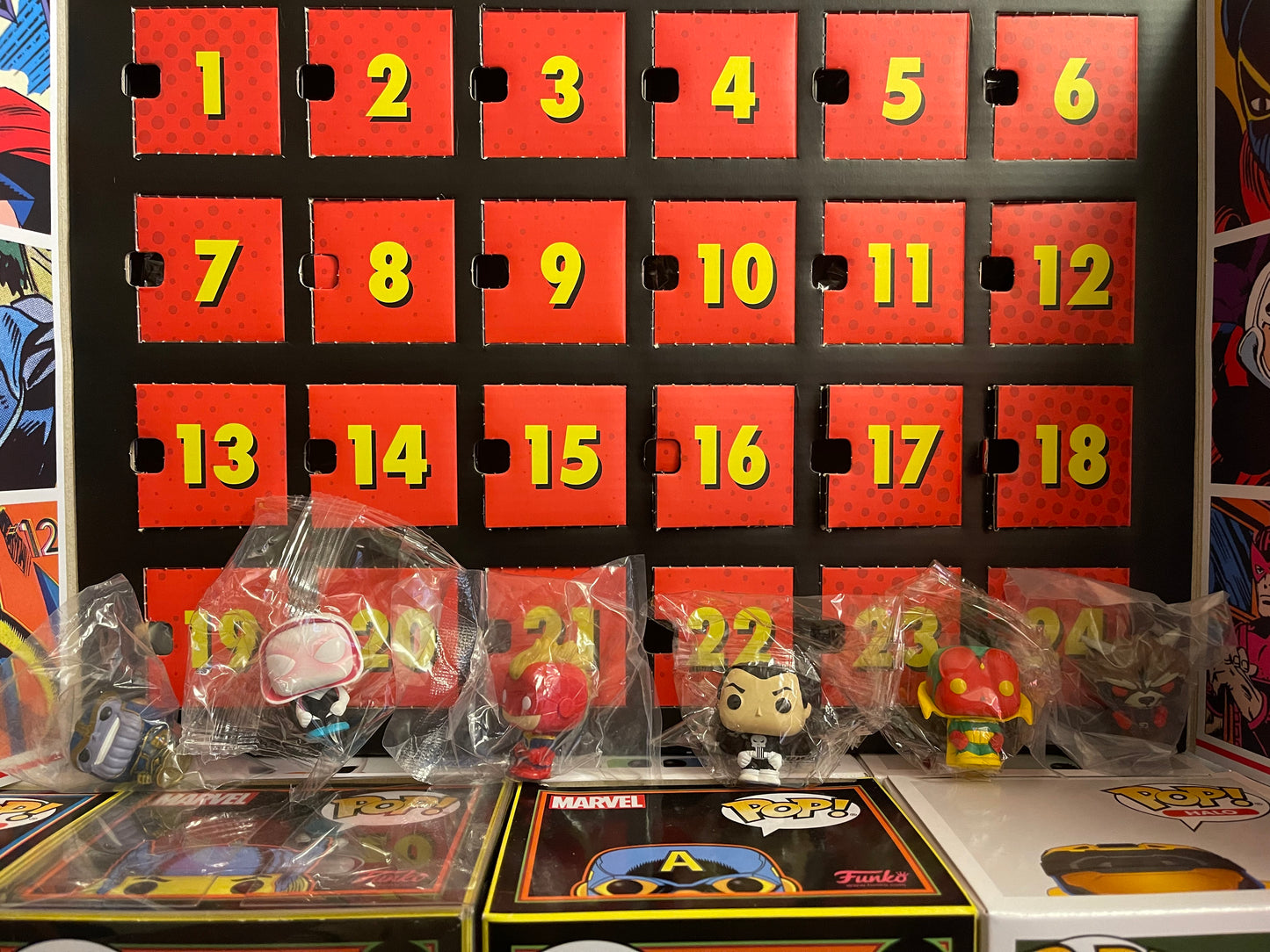Calendario de Adviento 2019: 80.º aniversario de Marvel, 24 piezas Minis abovedadas