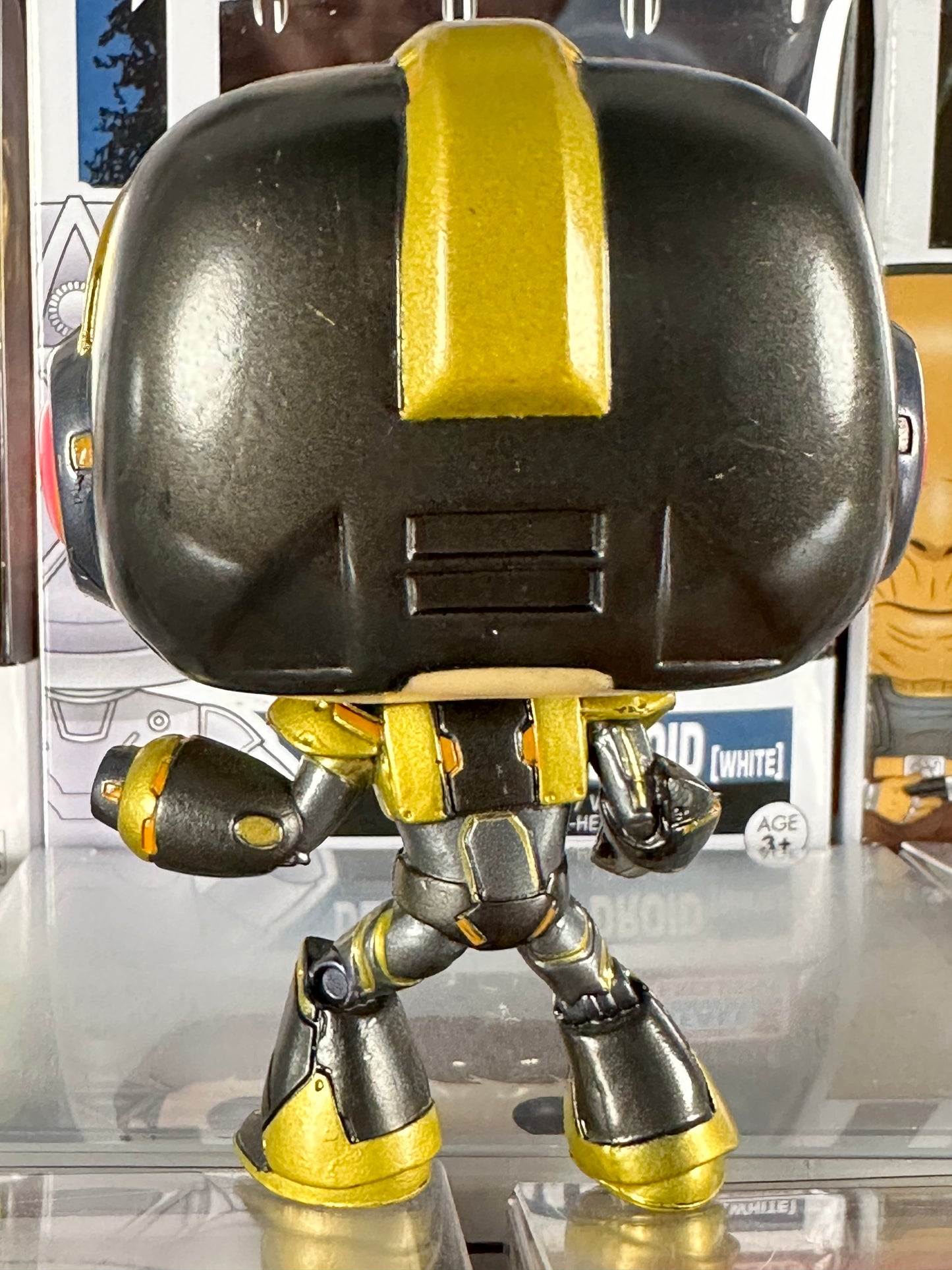 CAPCOM - Mega Man X (negro y dorado) OOB abovedado