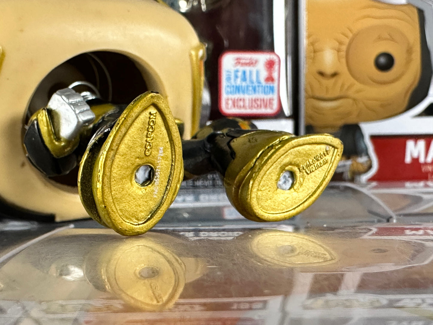 CAPCOM - Mega Man X (negro y dorado) OOB abovedado