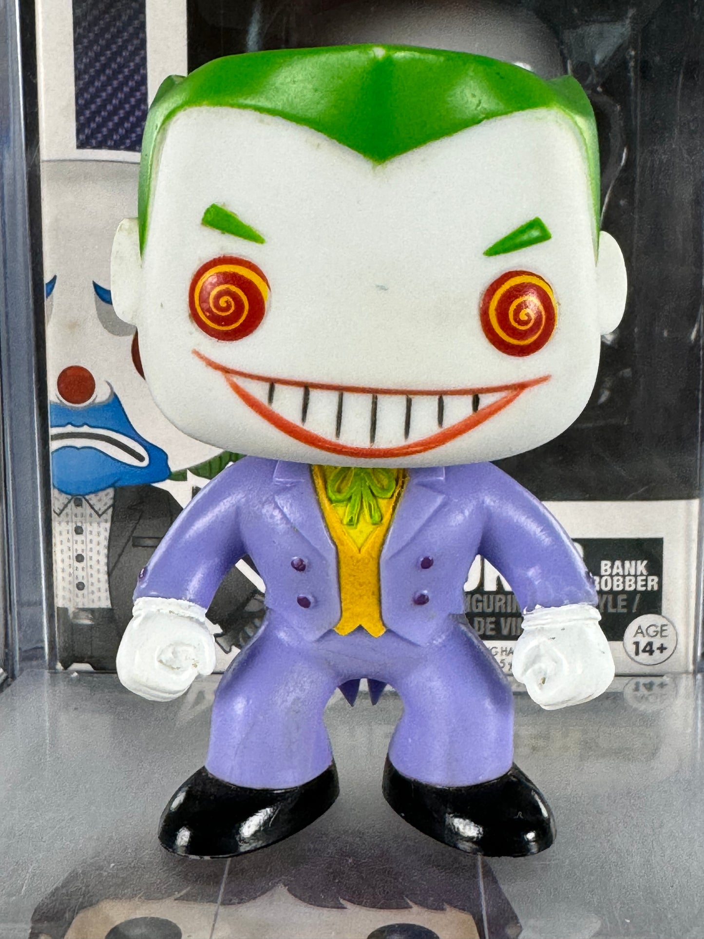 DC Universe - The Joker (06) Vaulted OOB