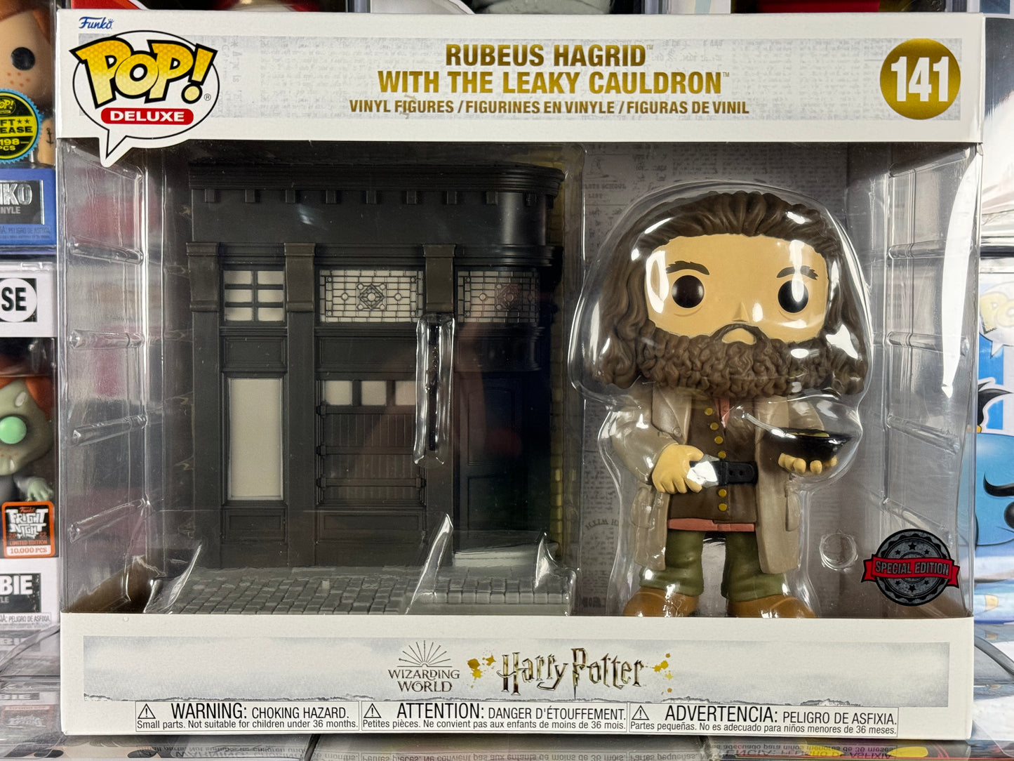 POP! Harry Potter Deluxe Rubeus Hagrid with The Leaky Cauldron