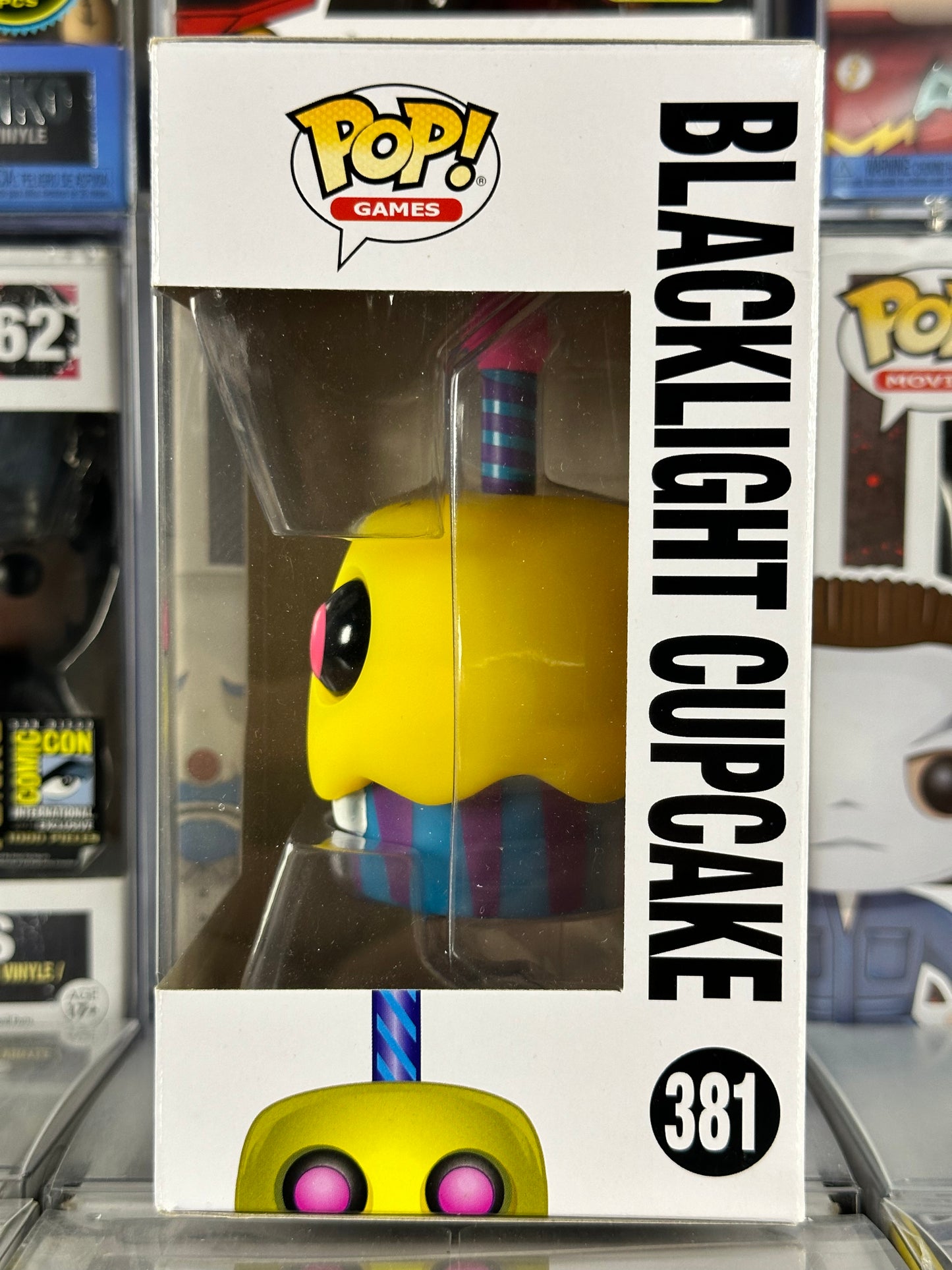 Five Nights At Freddy's Blacklight - Blacklight Cupcake (381) Vaulted