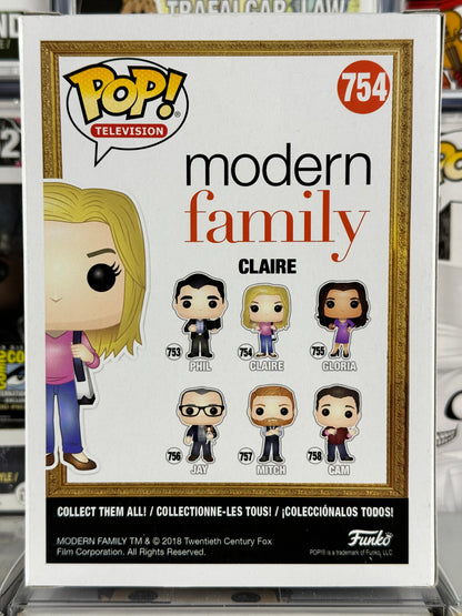 Modern Family - Claire Dunphy (754)