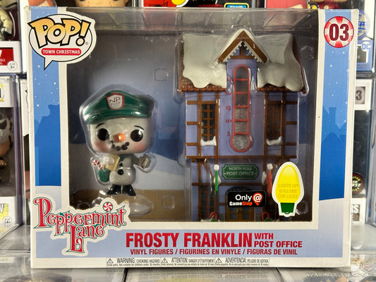 Peppermint Lane - Navidad en la ciudad - Frosty Franklin con oficina de correos (se ilumina) (03) Exclusivo de GameStop abovedado