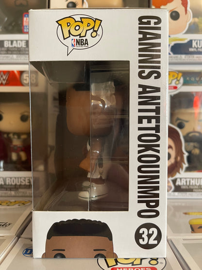 Pop Sports - NBA - Giannis Antetokounmpo (32) Saltado