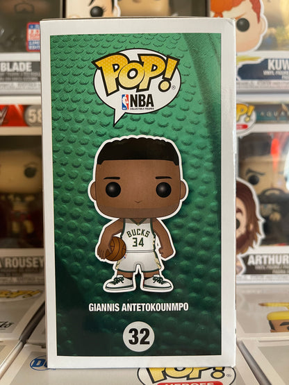 Pop Sports - NBA - Giannis Antetokounmpo (32) Saltado